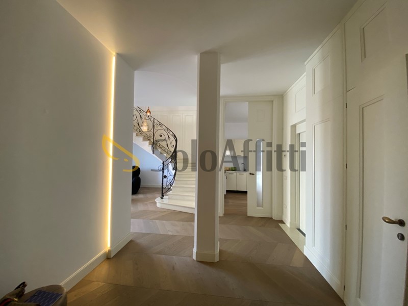 Villa in Affitto a Rimini, zona Lagomaggio, 2'500€, 220 m², arredato