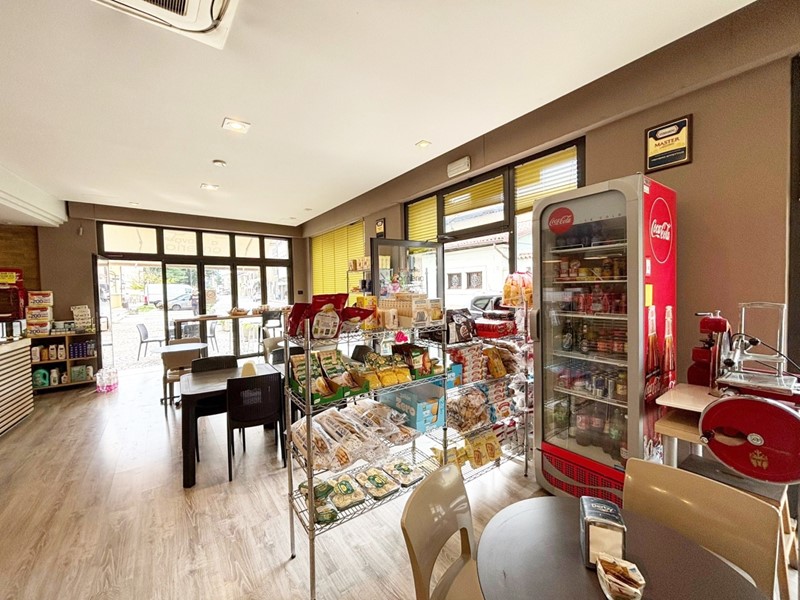 Attività commerciale in Vendita a Rezzato, 110'000€, 