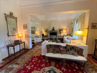 Casa Indipendente in Vendita a Livorno, zona Antignano, 530 m²