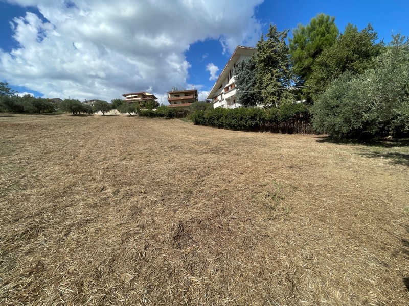 Terreno edificabile in Vendita a Bucchianico, 60'000€, 1115 m²