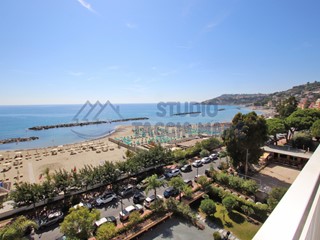 Trilocale in Vendita a Taggia, zona Arma Di Taggia, 770'000€, 95 m²