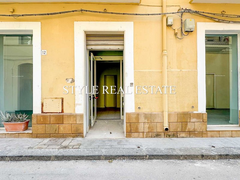 Ufficio in Vendita a Siracusa, zona Gelone-Adda, 77'000&euro;, 74 m²
