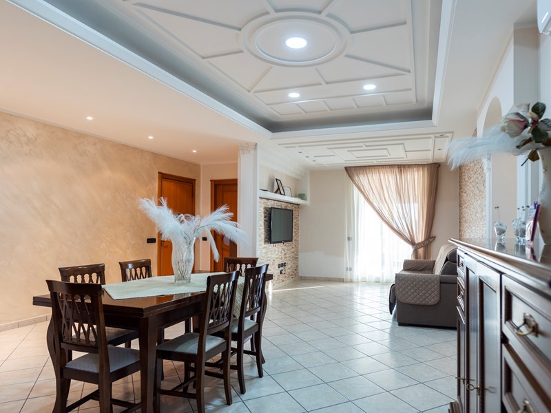 Appartamento in Vendita a Napoli, zona Pianura, 200'000€