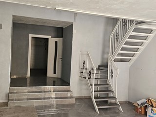 Immobile commerciale in Affitto a San Lucido, zona centro, 700&euro;, 109 m²