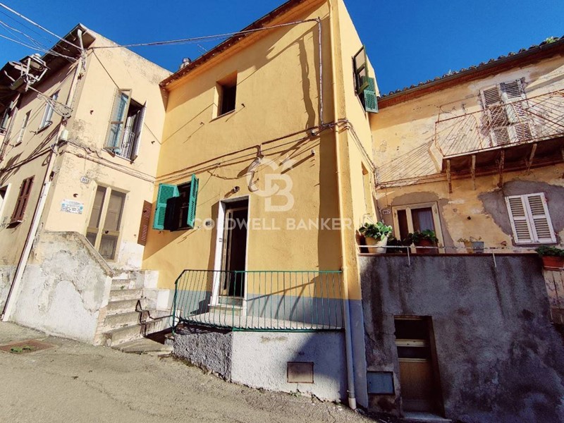 Appartamento in Vendita a Cellere, 35'000€, 127 m²