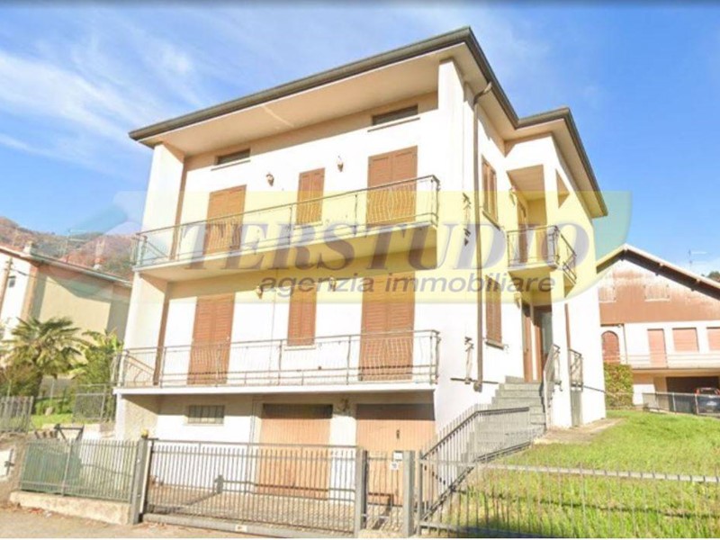 Casa Semi Indipendente in Vendita a Almenno San Bartolomeo, 160'000€, 150 m²