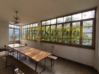 Villa in Vendita a Leffe, 136'000€, 400 m²