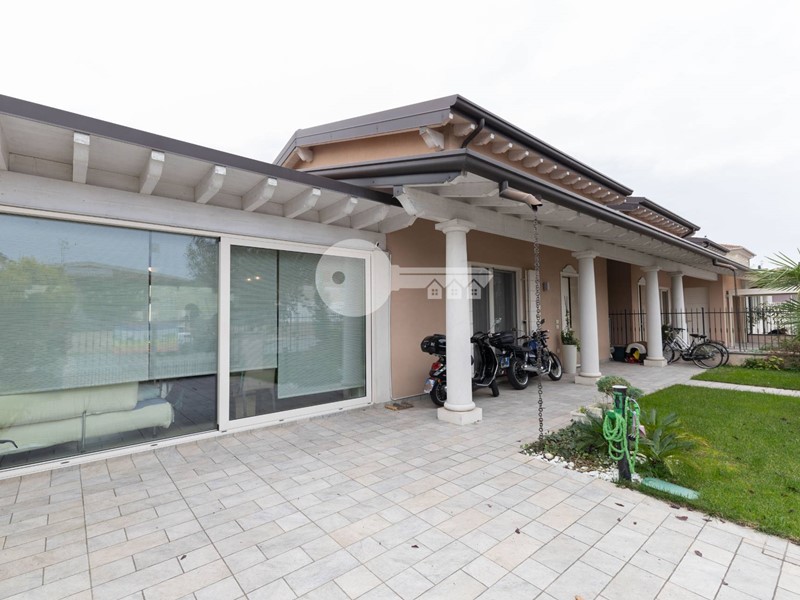 Villa in Vendita a Ghedi, 458'000€, 240 m²