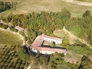 Rustico in Vendita a Bubbio, 250'000€, 700 m²
