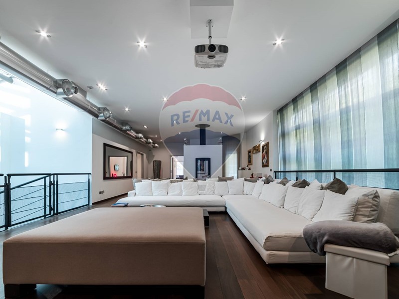 Villa in Vendita a Trezzano sul Naviglio, 1'950'000€, 630 m²