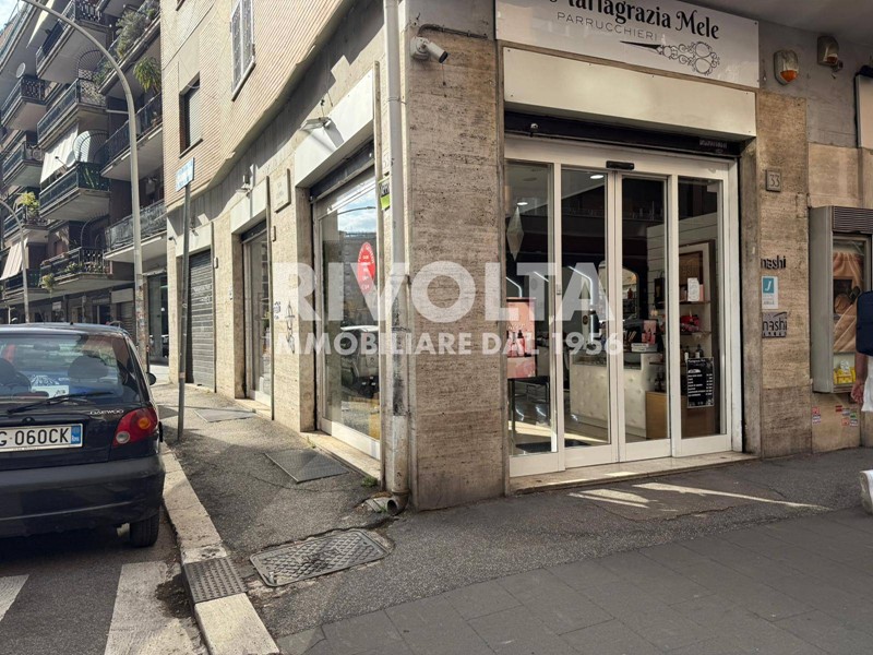 Attività commerciale in Vendita a Roma, 120'000€, 80 m²
