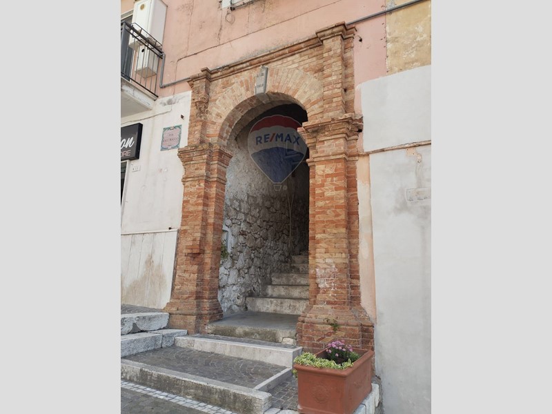 Quadrilocale in Vendita a Minturno, 120'000€, 90 m²