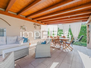 Villa in Vendita a Paese, 420'000€, 277 m²