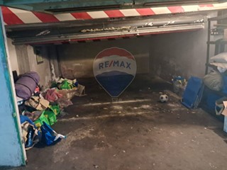 Box in Vendita a Camporotondo Etneo, 15'000&euro;, 30 m²