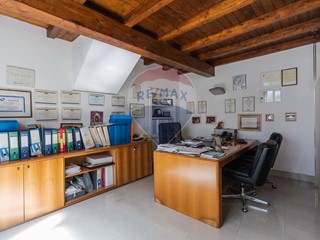 Ufficio in Vendita a Paternò, 85'000€, 150 m²
