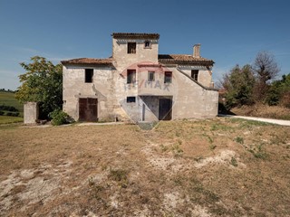 Rustico in Vendita a San Marcello, 85'000€, 225 m²