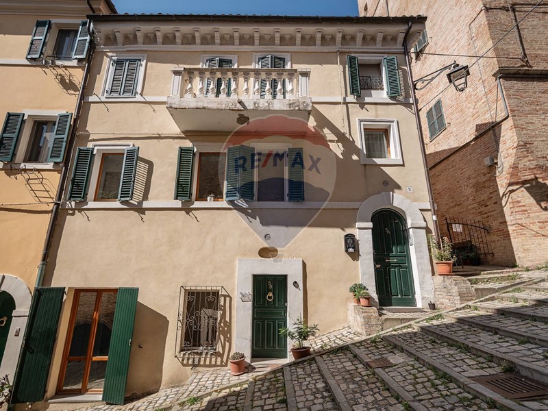 Casa Semi Indipendente in Vendita a Jesi, 239'500&euro;, 186 m²