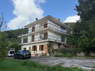 Villa in Vendita a Fisciano, 420'000€, 300 m²