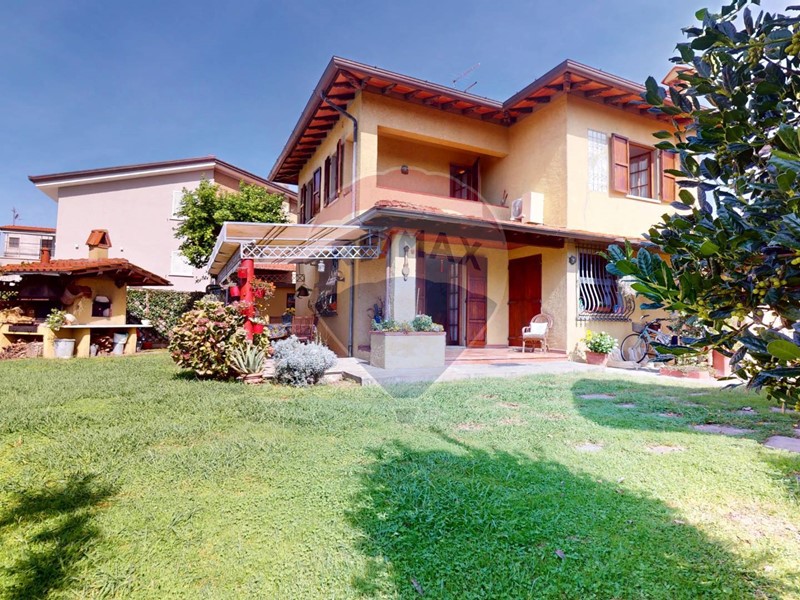 Villa in Vendita a Forte dei Marmi, 1'050'000€, 184 m²