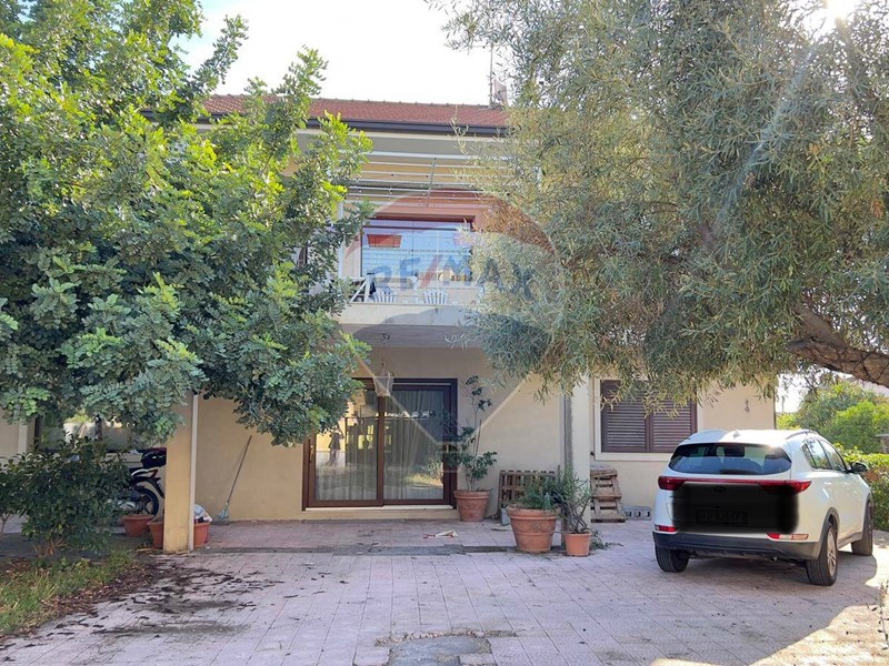Casa Semi Indipendente in Vendita a Tremestieri Etneo, 530'000€, 320 m²