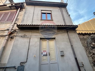 Casa Indipendente in Vendita a Maletto, 95'000€, 170 m²