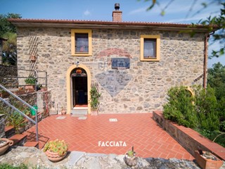 Villa in Vendita a Arcidosso, 380'000€, 295 m²