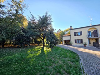 Casa Semi Indipendente in Vendita a Medolla, 268'000€, 210 m²