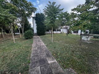 Villa in Vendita a Mirandola, 290'000€, 220 m²