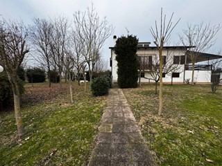 Villa in Vendita a Mirandola, 290'000&euro;, 220 m²