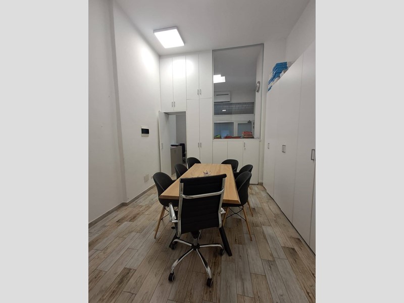 Immobile commerciale in Vendita a Brugherio, 65'000€, 40 m²