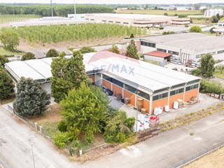 Capannone in Vendita a Casalmaggiore, 550'000&euro;, 1730 m²