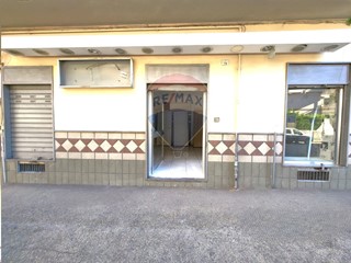 Negozio in Affitto a Afragola, 800€, 65 m²