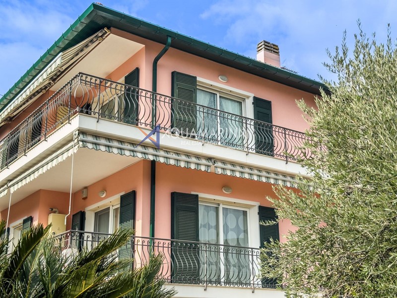Appartamento in Vendita a Bordighera, 310'000€, 138 m²