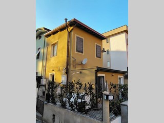 Casa Indipendente in Vendita a Lucca, 138'999&euro;, 64 m²