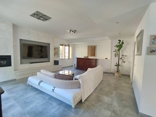 Villa in Vendita a Cinisello Balsamo, 529'000€, 167 m²