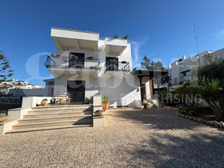 Villa in Vendita a Bari, 370'000€, 240 m²