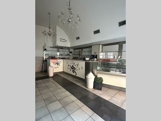 Negozio in Affitto a Livorno, 1'600€, 62 m², arredato