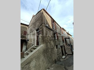 Trilocale in Vendita a Amelia, 17'000€, 75 m²