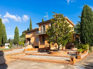 Villa bifamiliare in Vendita a Lanuvio, 540'000€, 400 m²