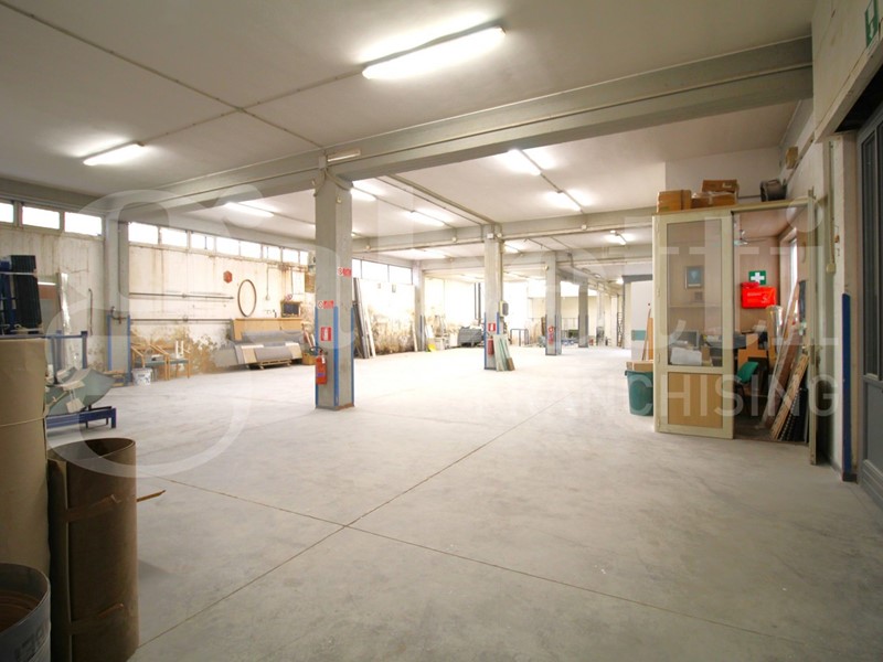 Laboratorio in Affitto a Casalnuovo di Napoli, 4'000€, 418 m²