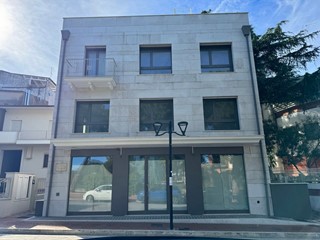 Ufficio in Affitto a San Salvo, 1'200€, 100 m²