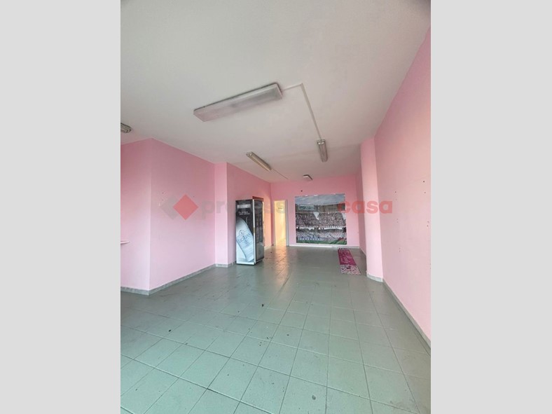 Negozio in Vendita a Bari, 65'000€, 40 m²