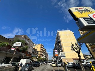 Negozio in Affitto a Marano di Napoli, 450€, 45 m²