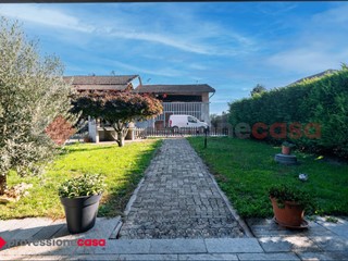 Casale in Vendita a Villafranca Piemonte, 189'000€, 170 m²