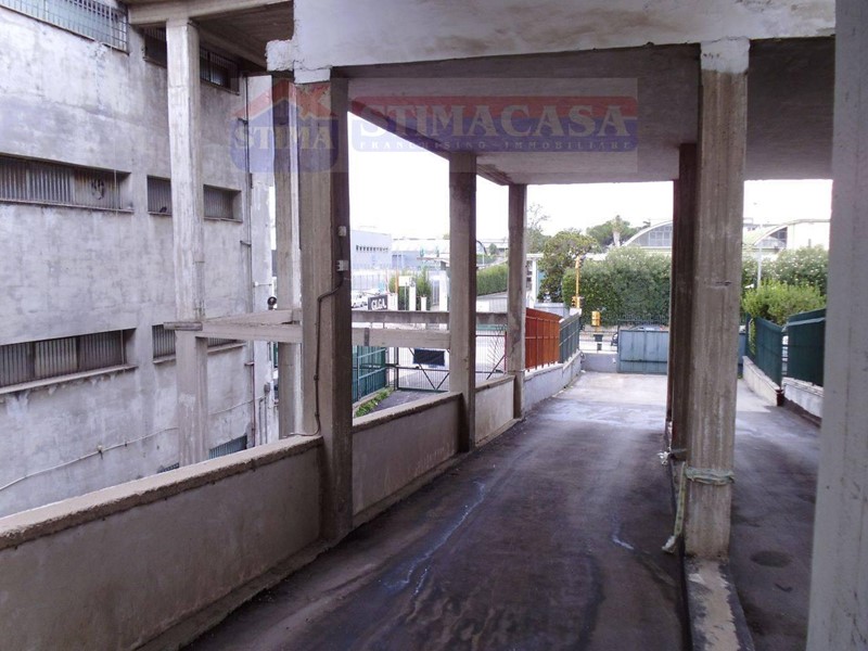 Capannone in Affitto a Casandrino, 2'700€, 650 m²