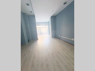 Negozio in Affitto a Aprilia, 1'000€, 50 m²