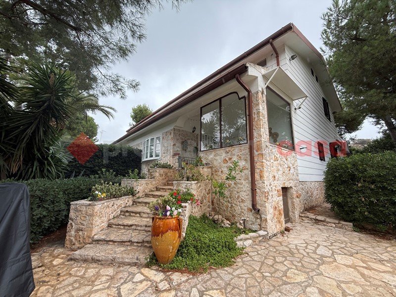 Villa bifamiliare in Vendita a Statte, 219'000€, 198 m²