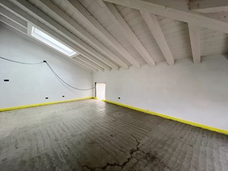 Quadrilocale in Vendita a Reggio Emilia, zona Regina Pacis, 310'000€, 113 m²