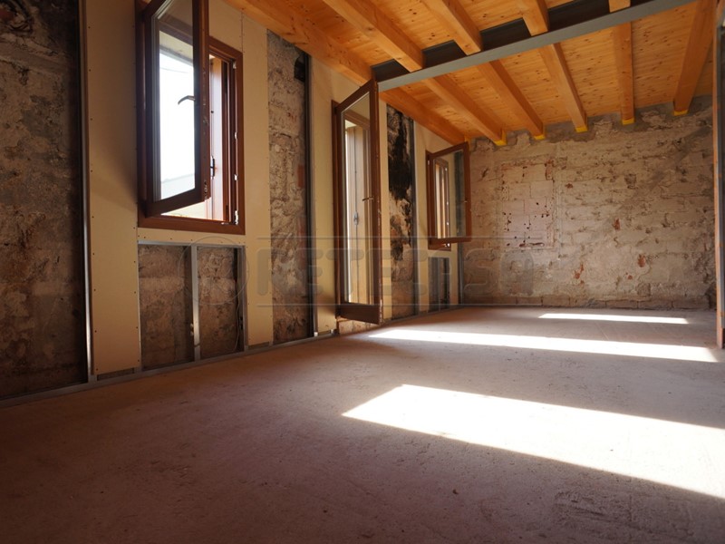 Casa Indipendente in Vendita a Sandrigo, 265'000€, 250 m², con Box