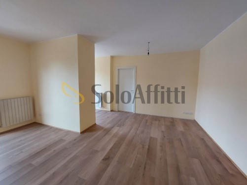 Trilocale in Affitto a Santa Maria Hoè, 680€, 79 m², con Box